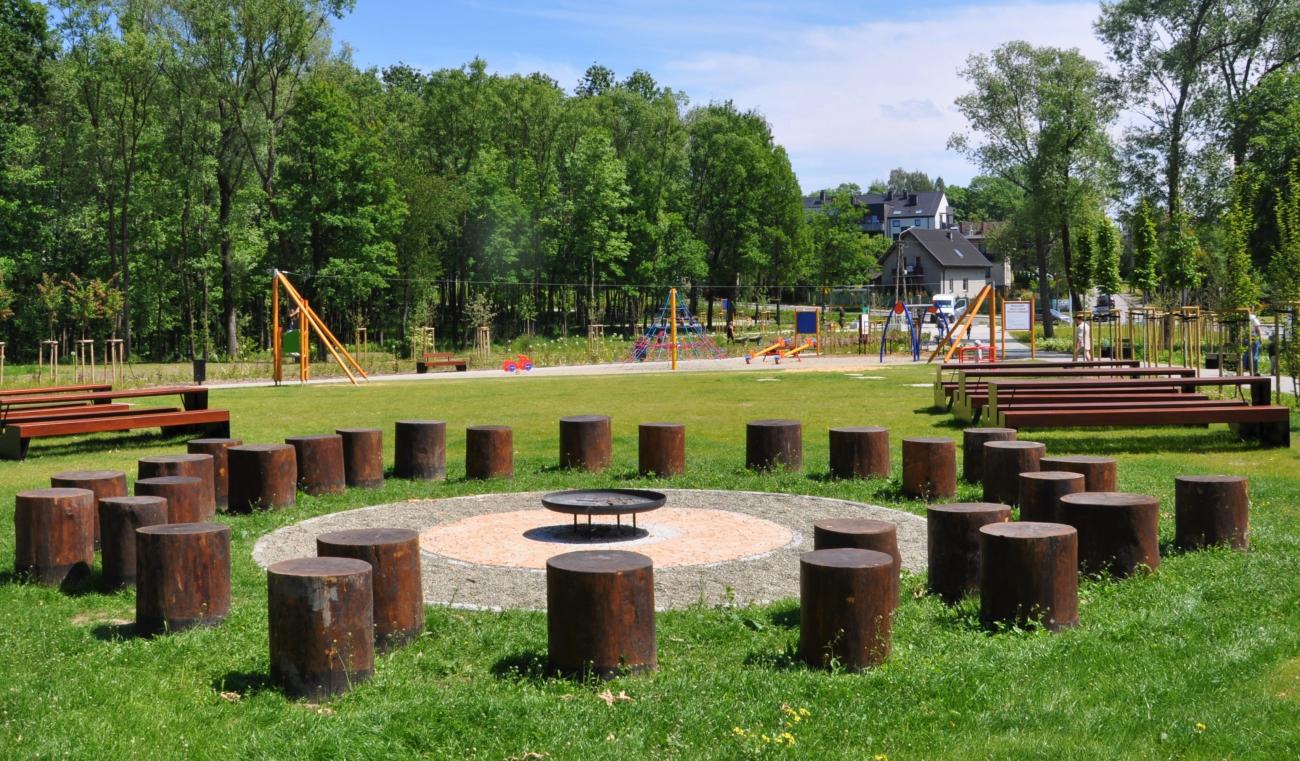 krąg ogniskowy w parku
