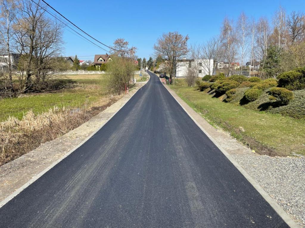 nowy asfalt na ulicy Cienistej 