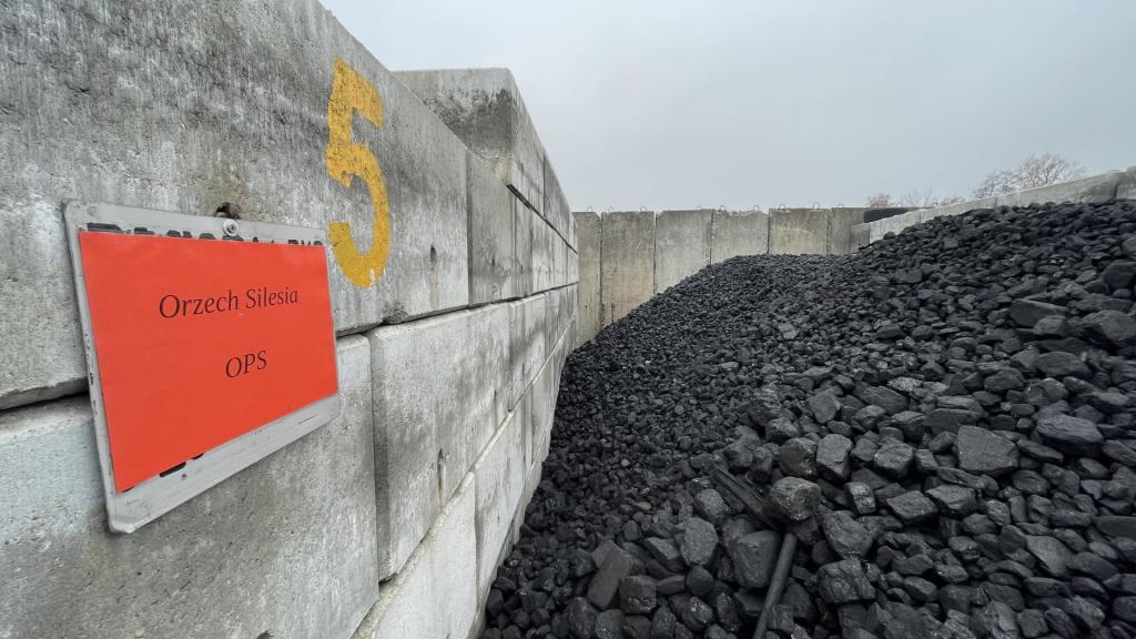 węgiel orzech przekazany przez PG Silesia na składzie w Ligocie