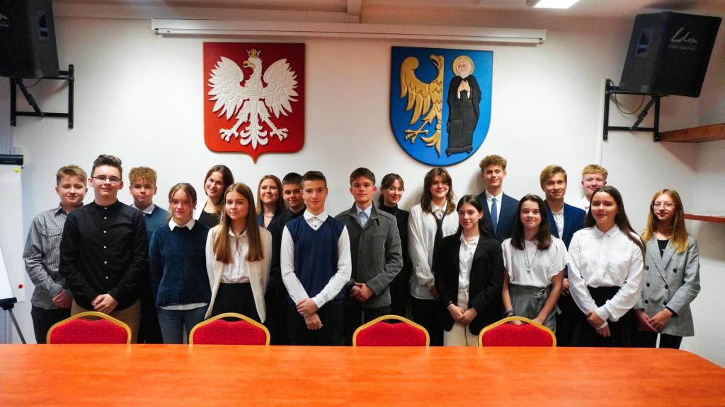 zdjęcie grupowe Młodzieżowej Rady Miejskiej w Czechowicach-Dziedzicach