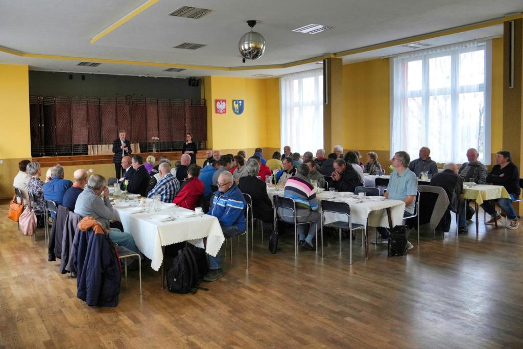 obiad wolontariuszy, sponsorów i najbardziej potrzebujących w sali OSP Czechowice