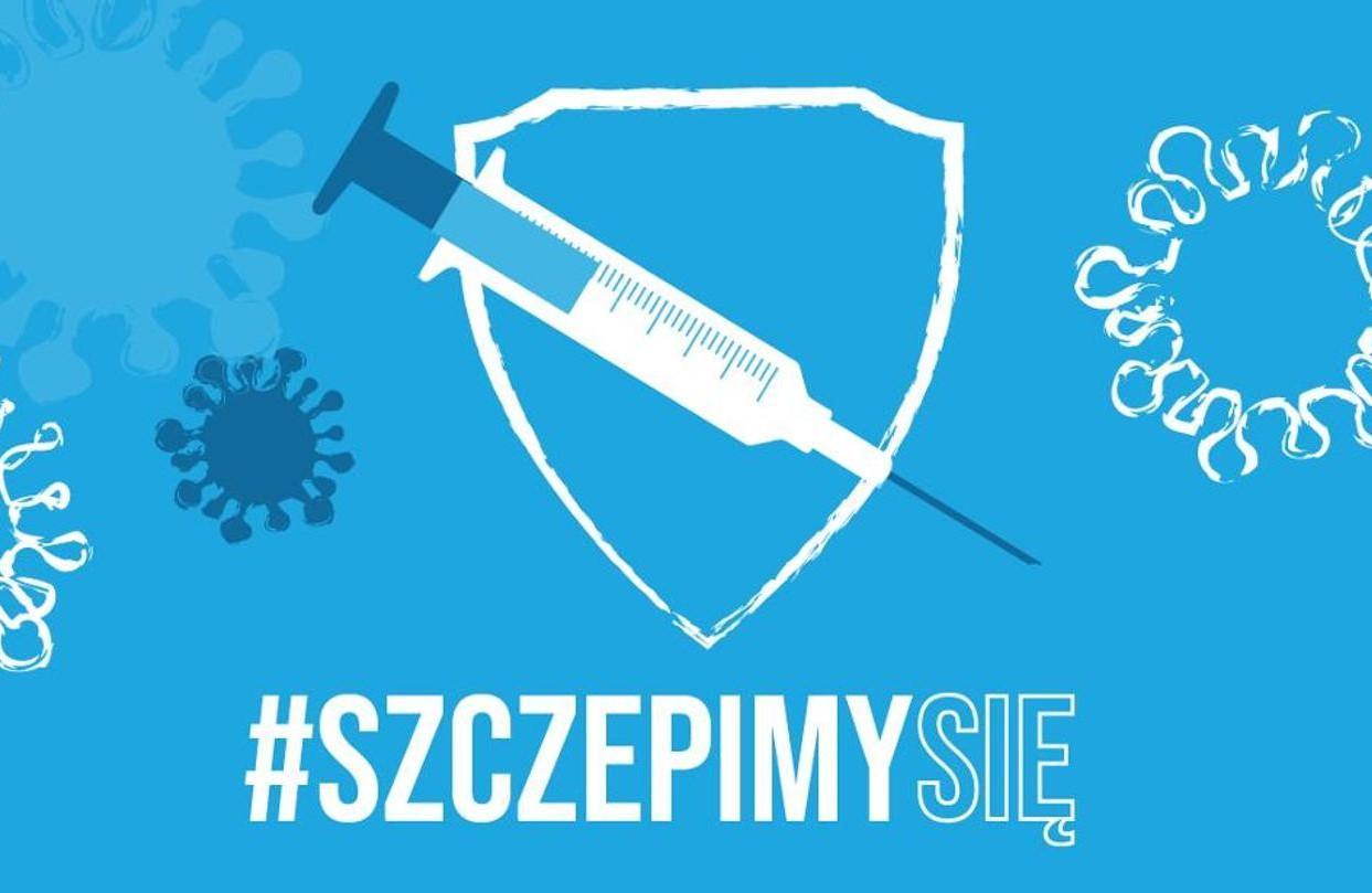 grafika promująca akcję szczepimy się z symbolami sktrzykawki i wirusa na niebieskim tle