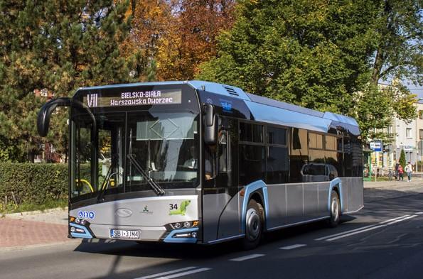 autobus PKM Czechowice-Dziedzice na ul. Niepodległości