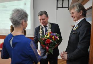 Renata Gabryś w towarzystwie burmistrza oraz przewodniczącego Rady Miejskiej