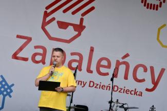 Naczelnik Wydziału Promocji Grzegorz Wąsik na scenie
