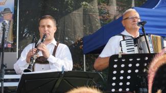 na scenie; członkowie zespołu Silesian Tyrol Band