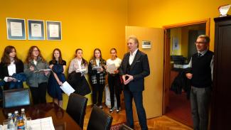 młodzież SP4 na spotkaniu z burmistrzem Marianem Błachutem