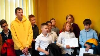 młodzież SP4 na spotkaniu z burmistrzem Marianem Błachutem