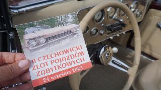 napis II Czechowicki Zlot Pojazdów Zabytkowych na tle kierownicy