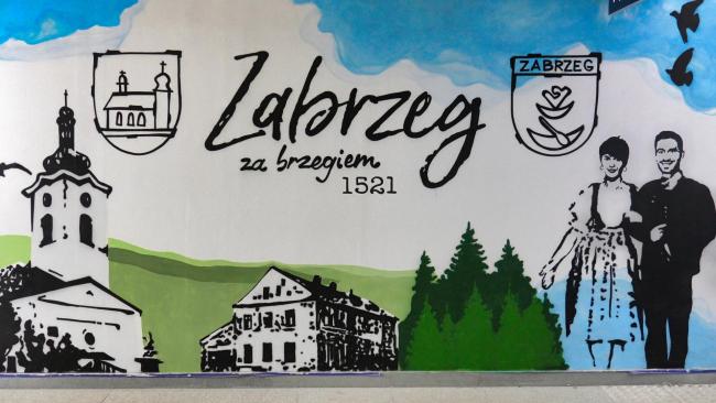 mural na stacji kolejowej w Zabrzegu
